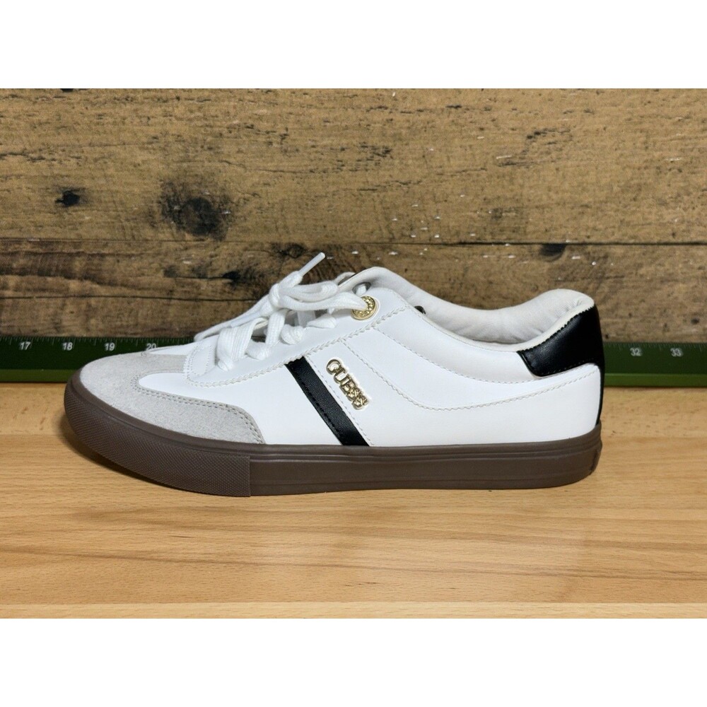🔥Guess Y2K White Black Classic Kick Style NEW Sz 9 Bling Bold Logo Spellout